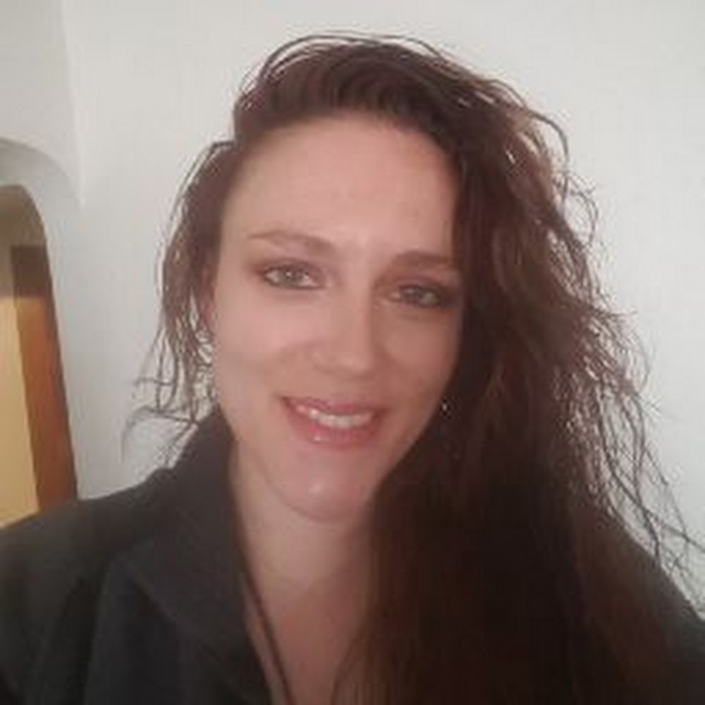 Meet your Posher, Candis